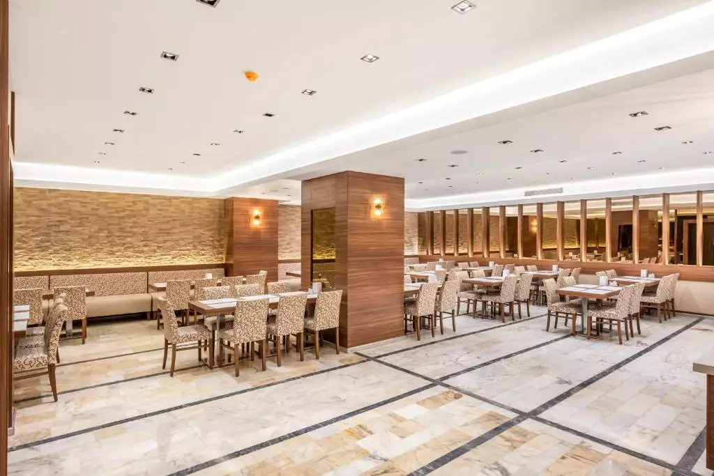 رستوران BRISTOL